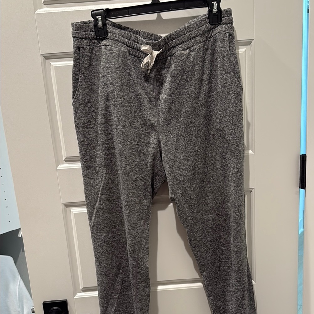 Vuori’s women’s Gray Jogger Pants